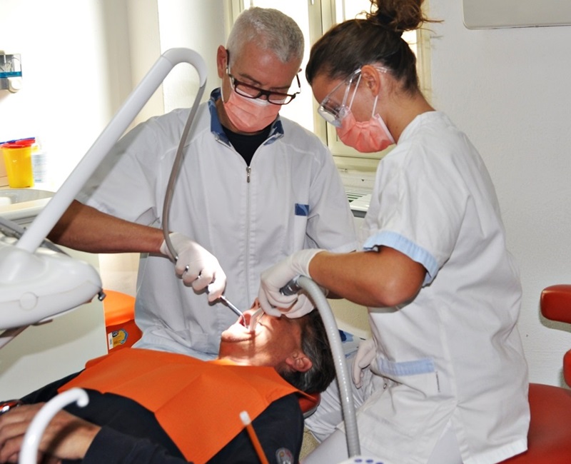 Dott. Oebe Van Der Hilst a lavoro