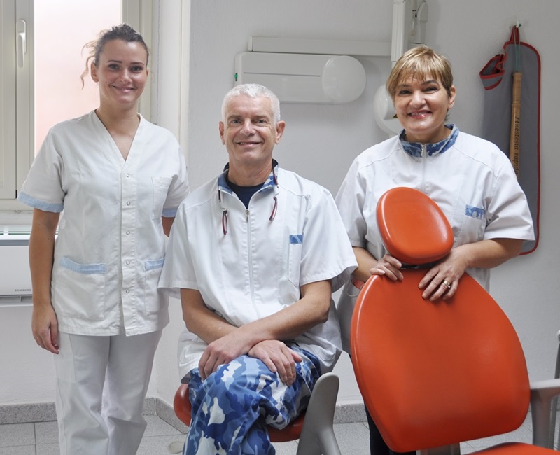 Il team dello studio dentistico del Dott. Oebe Van Der Hilst
